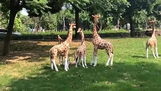 Christmas Birthday Party Ornaments Life Size Safari Animals Props Fiberglass Resin Dinosaur Lion Polar Bear Statues 